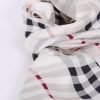 Khăn choàng lụa họa tiết Burberry (3)